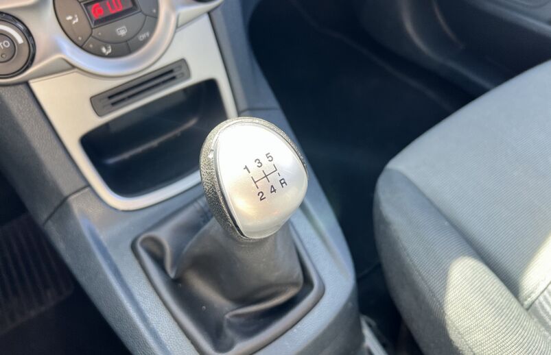 52947553